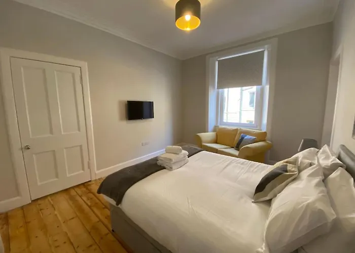 Gorgeous 2 Bed, City Apartment